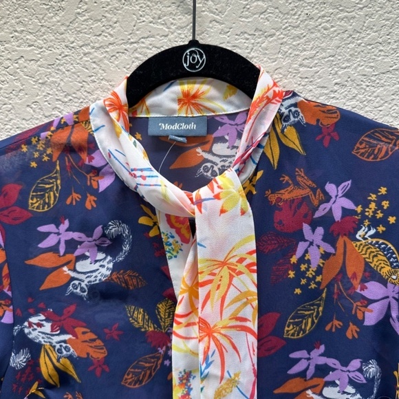 Modcloth Short Sleeve Top Sheer Floral Lemur Frogs & Parrot Print Womens S NEW - Picture 4 of 15